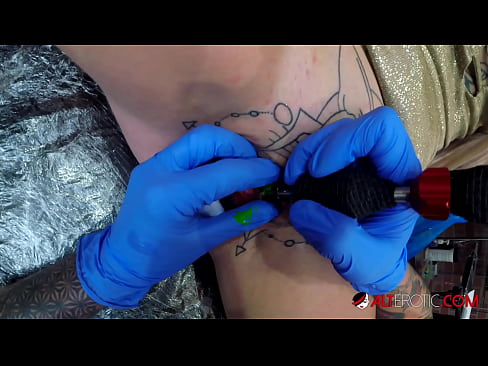 ❤️ Itin tatuiruota karšta Sully Savage gavo tatuiruotę ant savo klitorio ❤️ Anal porno prie lt.mailkassa.ru ❌